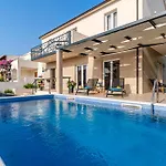 Renesansa Villa *