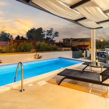 Villa Renesansa Milna (Brac)