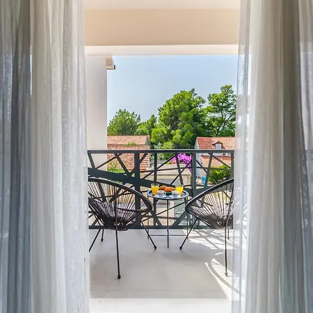 Villa Renesansa Milna (Brac)