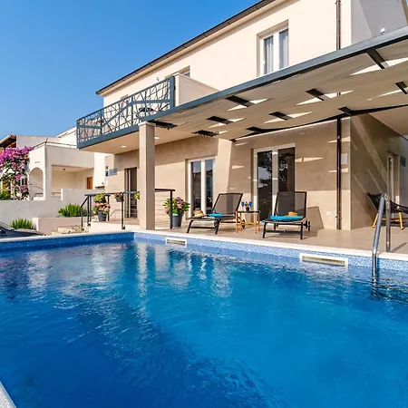 Renesansa Villa *
