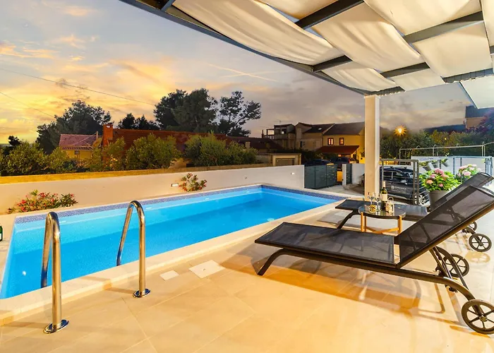 Vila Renesansa Milna (Brac)